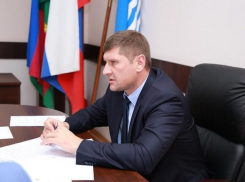 Заместитель губернатора Андрей Алексеенко хотел обрадовать брошенных КЖС дольщиков хорошими новостями