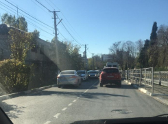 Новороссийские водители не могут поделить дорогу