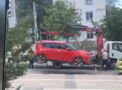 Автомобили новороссийцев эвакуируют в любую погоду 