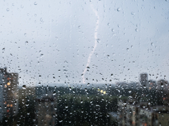 Зима в Новороссийске продолжает поливать