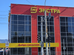 Один из светофоров в Новороссийске перестал пропускать пешеходов 