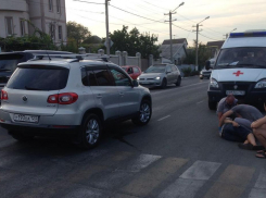 С переломом бедра сбитый пешеход в Новороссийске хотел отсидеться на лавочке