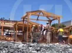 На пляже у Черного моря сотрудники и охранники избили отдыхающего