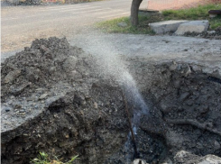  «В городе воды нет, а у нас – фонтан»: житель Мефодиевки рассказал, куда девается вода в Новороссийске