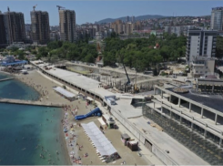 Черно-бело-терракотовая плитка, полосы и прозрачный куб могут появиться на набережной Новороссийска