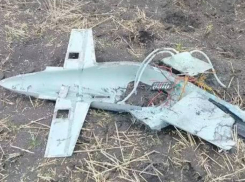 Атаки БПЛА на Краснодарский край: сирена в Новороссийска, обломки повредили и «подожгли» жилой дом у соседей