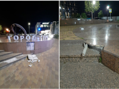 Пока на набережной Новороссийска меняют плитку, в центре она отпадает сама 