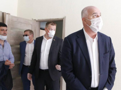 Глава Новороссийска посетил ЖК «Парковый» с проверкой квартир для детей-сирот