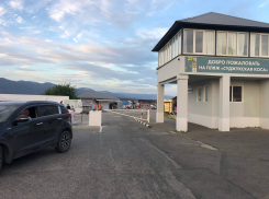 Инвалида 3 группы не пропустили через шлагбаум на Суджукской косе 