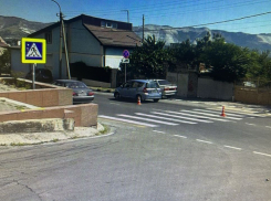 В Новороссийске сбили подростка на пешеходном переходе: он получил травмы 