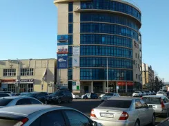 На многострадальной улице Леднева в Новороссийске опять новые правила парковки