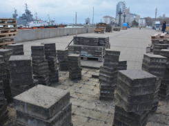 В новой плитке на набережной новороссийцы видят отмыв денег