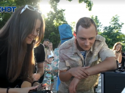 «Молодежь у нас активная!»: «Союз патриотов» устроил мастер-класс для новороссийцев в парке Фрунзе