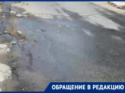 “Септик течет уже несколько лет”: одну из улиц Новороссийска заливает канализация 