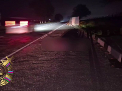 Женщина погибла под колесами машины в Новороссийске 