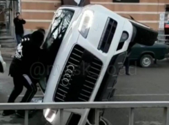 «Ауди» размазала две иномарки и прилегла отдохнуть в Новороссийске