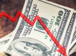 Доллар упал до рекордно низких показателей впервые с 23 февраля 