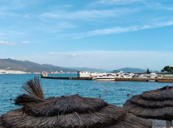 Вода в Черном море продолжает остывать: куда ехать за теплым течением