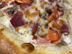 В каких пиццериях продают еду с «растительным» сыром