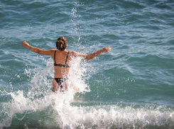 На дворе октябрь, а море - летнее: о температуре воды в Новороссийске 