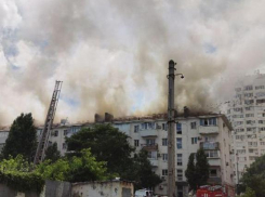 Прямо сейчас в Новороссийске горит жилой дом 