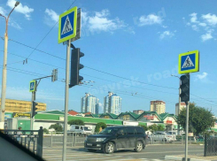 О новом светофоре у Южного рынка новороссийцы горячо спорят