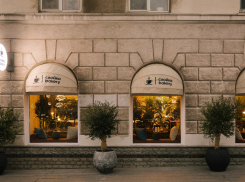 Стильный интерьер, авторские рецепты, необычные десерты: «Слойка Bakery» открыла свои двери