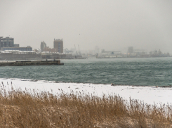 Крещенские морозы и ветер в Новороссийске: погода у Чёрного моря не радует 