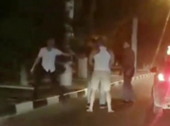 Не только девушки дерутся на дорогах Новороссийска