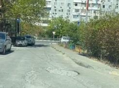 Ямы на дорогах испытывают нервы новороссийцев на прочность