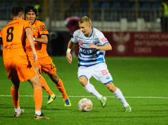 Новороссийский «Черноморец» одержал победу над «Уралом»: соперники забили гол в свои ворота