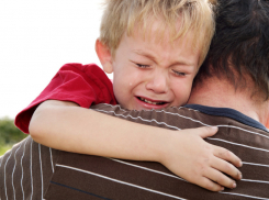 Малышу оторвало палец дверью в Новороссийске