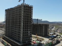 «ЖК «Арена» строится незаконно!», - пытаются новороссийцы донести до управления архитектуры