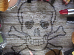 65% косметики в России имеет в составе опасные для здоровья вещества