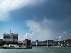 Погода в Новороссийске: снова облачно и пасмурно с усилением ветра