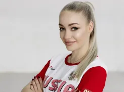 Настоящий мужчина не кричит о любви, а дарит её тихо, нежно и под гитару ранним утром: директор СШ «Династия» Мария Щербань о празднике 8 марта  