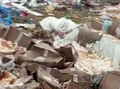 Гумпомощь для солдат СВО перемешали с мусором под Ростовом