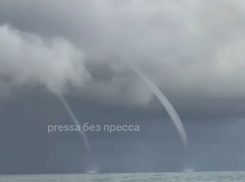 Смерчи «кружили» над Чёрным морем: где наблюдали это явление 