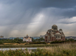 Погода в Новороссийске: снова душно и облачно с прояснениями