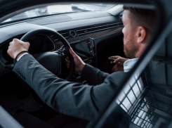 Новороссийцам напомнили, что автоматически заменить водительские права скоро не получится