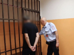 Грабитель напал на женщину и украл у неё сумку в Новороссийске