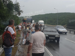 У рейсового автобуса отказали тормоза на Волчьих воротах 