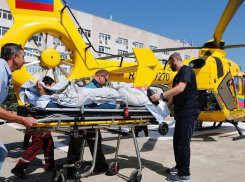Врачи делают все возможное, чтобы спасти жизни пострадавших в ДТП пассажиров