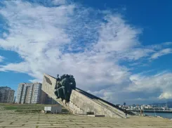 С мемориала «Малая Земля» в Новороссийске исчезло имя Леонида Брежнева