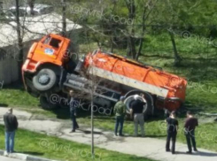 Машина новороссийкого водоканала пыталась проникнуть в подземный город