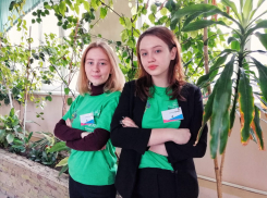 Школьницам из Новороссийска для победы нужен ваш лайк