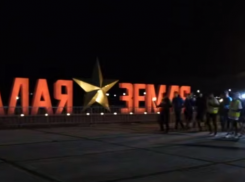 Люди с факелами этой ночью бегали по Новороссийску