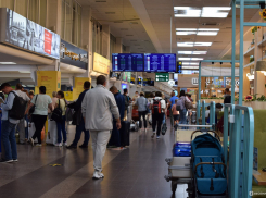 Нервы на пределе: пассажиры, вторые сутки ждущие рейс, устроили скандал в аэропорту Краснодара
