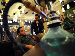 За дымный отдых клиентов поплатится администратор кальянной в Новороссийске 