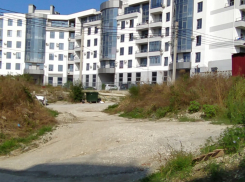 Домой только на вертолёте: новороссийский «помещик» загнал людей в тупик